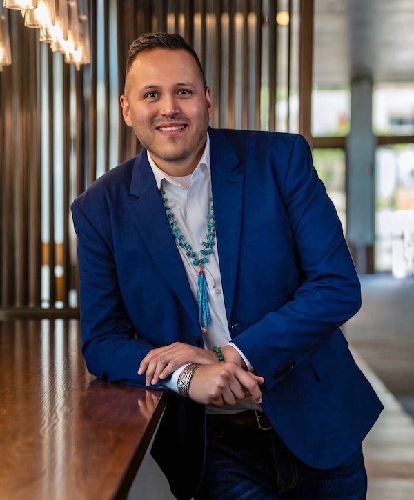 isaac dakota casados